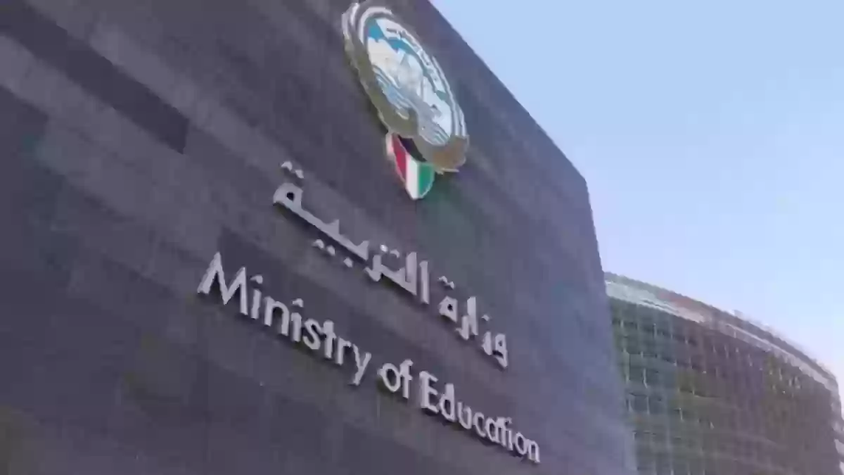 كم راتب المعلم البدون في الكويت؟