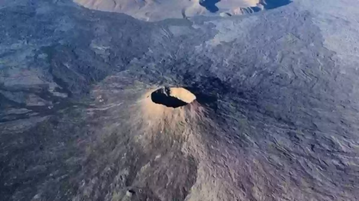 What is the largest volcano in Saudi Arabia?  The largest volcanoes in Saudi Arabia